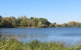 Au Bord De L'Eau
